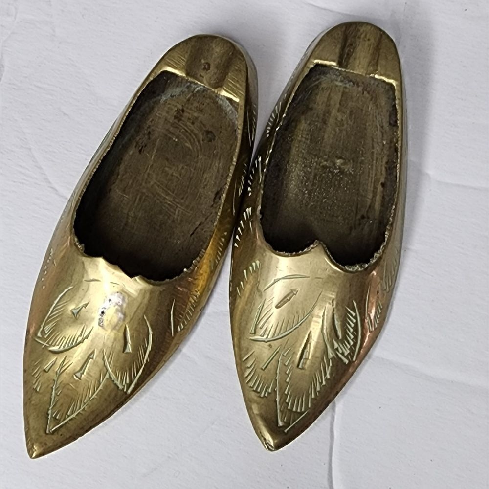 2 Vintage Old Brass Miniature Metal Shoes Ashtray India cigarette smoking Unique